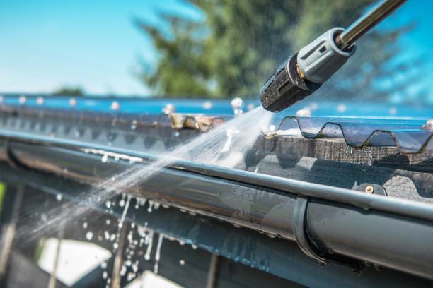 Why Choose Our Certified Pressure Washing Experts for Your Project Needs in Leetonia, OH?